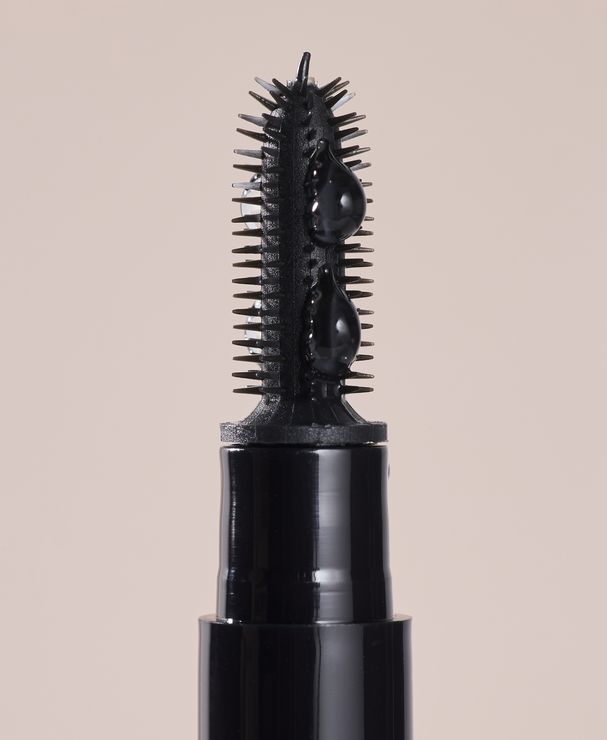 BMFG_FinishingBrowGel_Macro_2_2000x2437