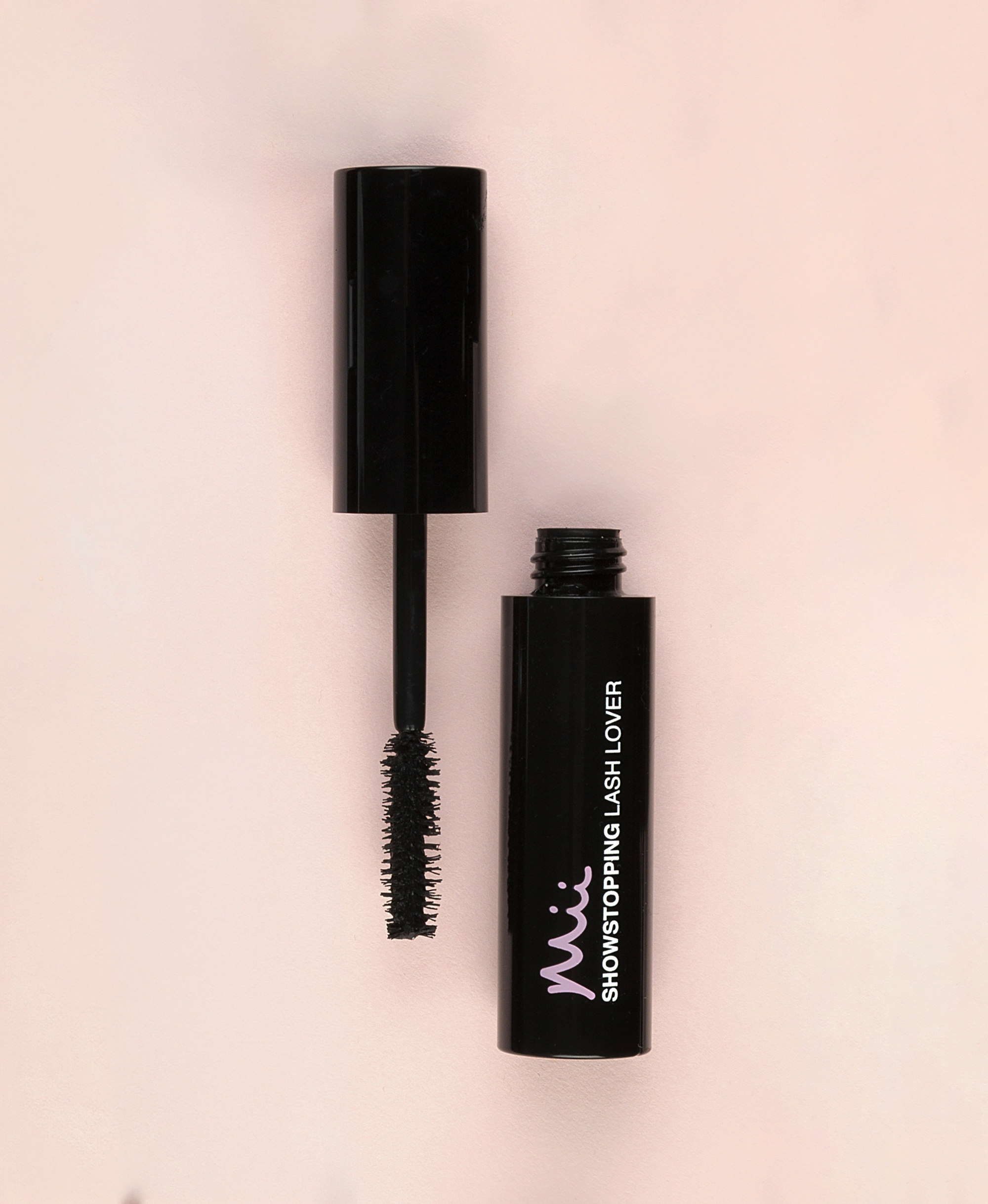SS01_ShowstoppingMascara_Pink_Background_2000x2437