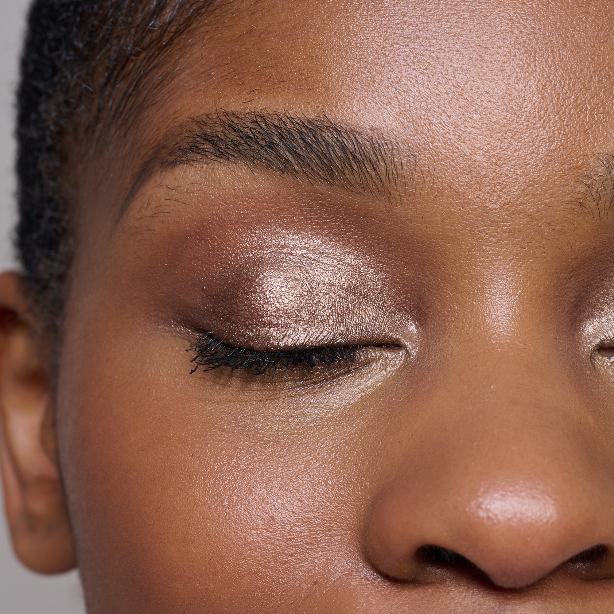 Model wearing Forever Eye Crayon Antique