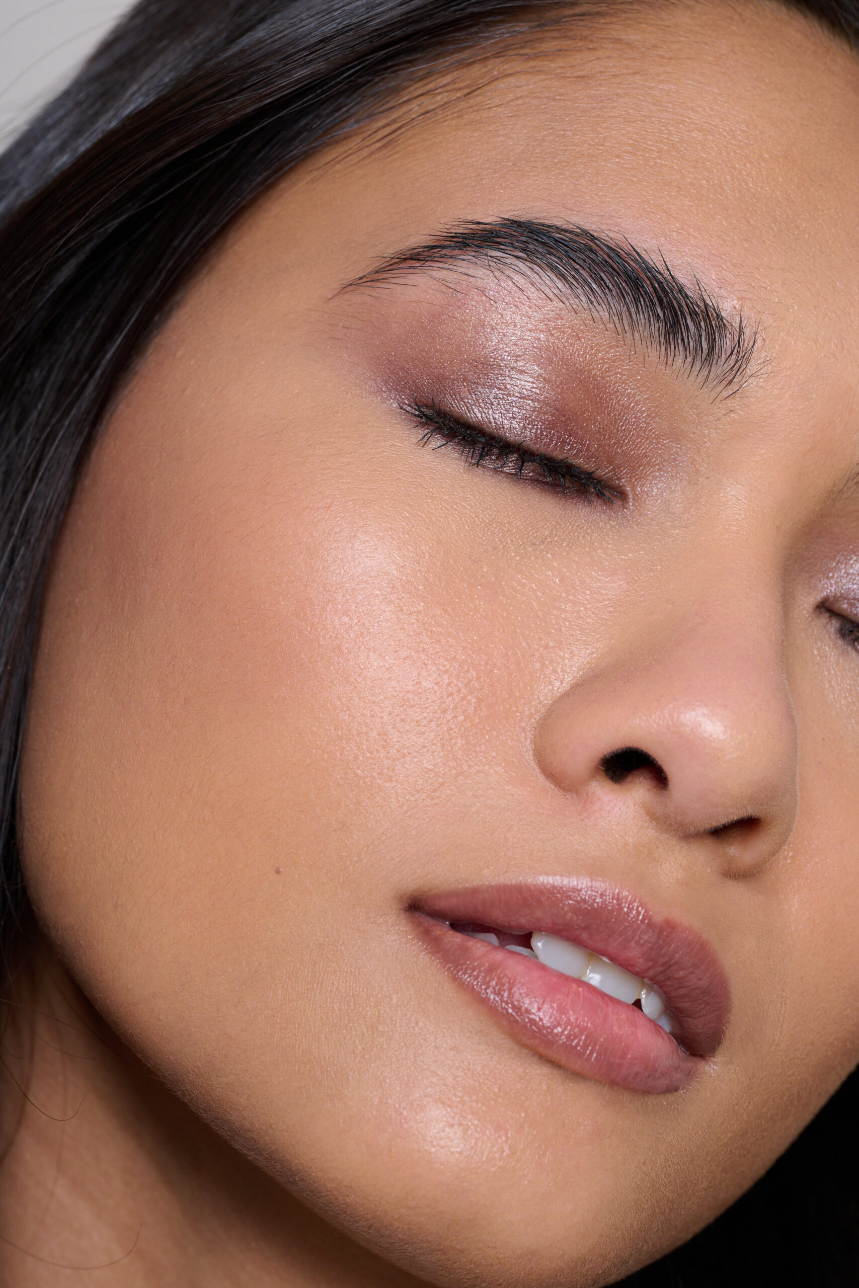 Model wearing Forever Eye Crayon Rose Gold and Feature Length Lash Lover Mascara