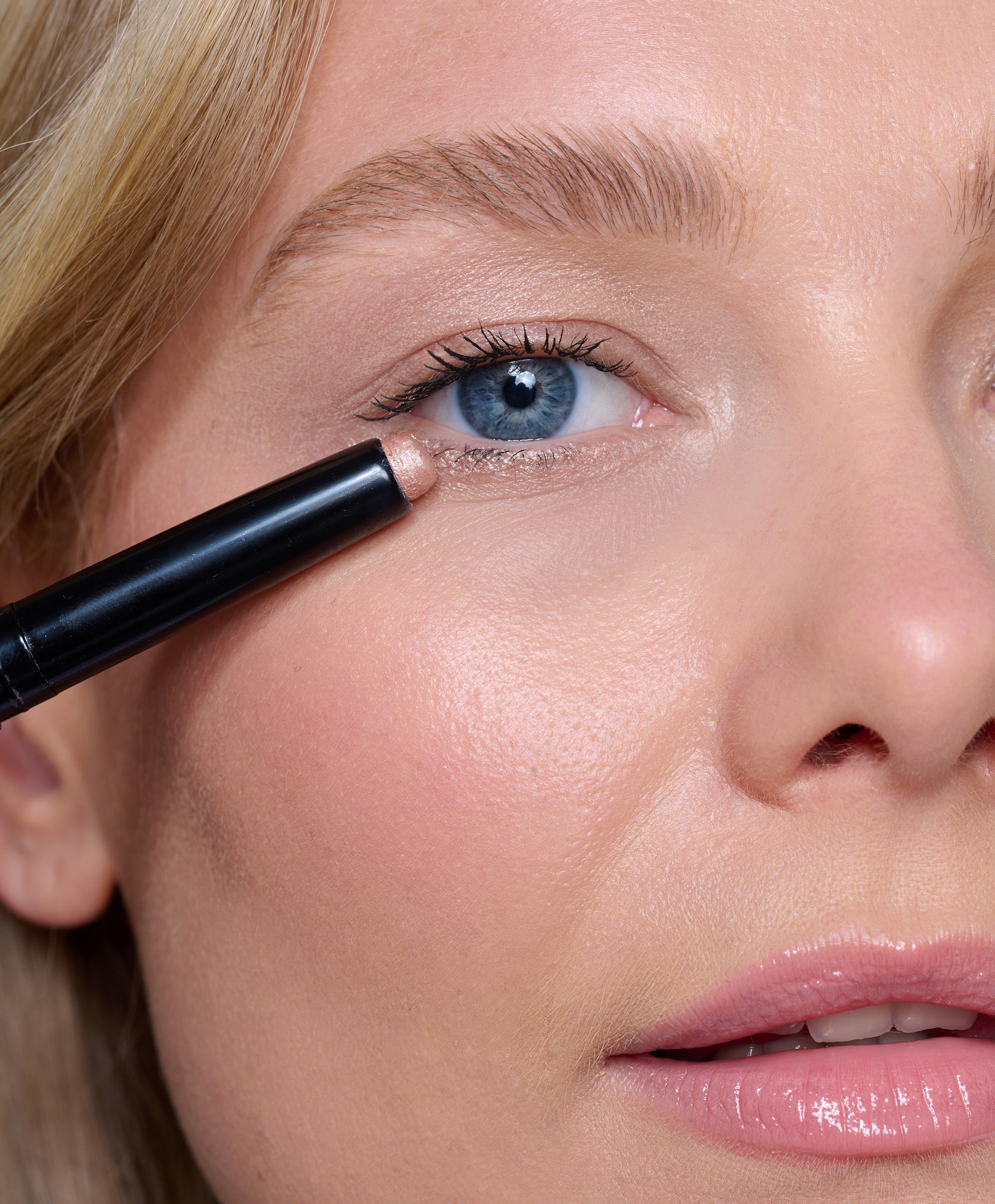 BBS1_AM01_FE07_BPBB_BBCream01_AmplifyingMascara_ForeverEyeSorbet_BrowDetailerBlonde_ModelShot_2_2000x2419