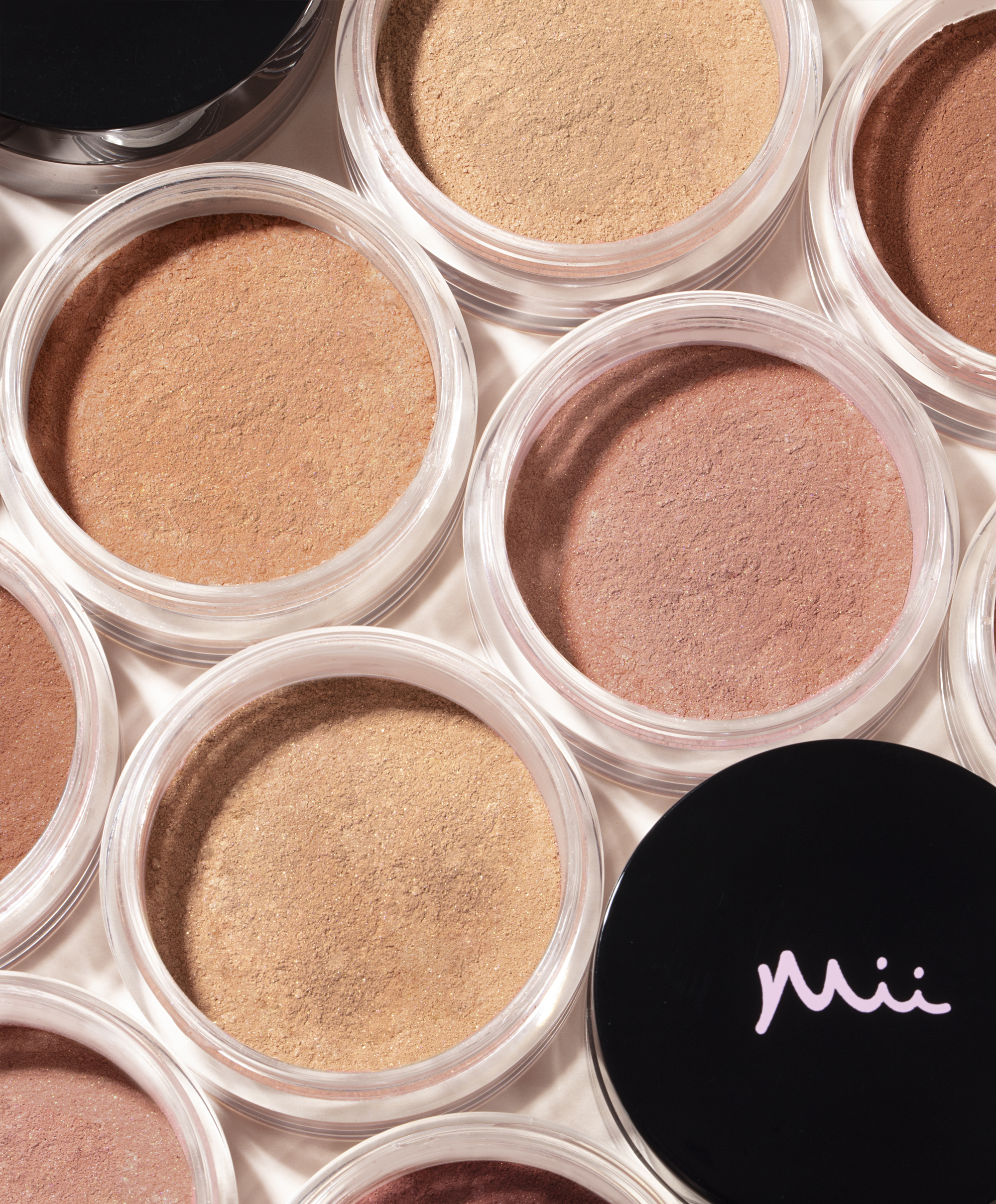 Irresistible Face Base Mineral Loose Powder Foundation group shot