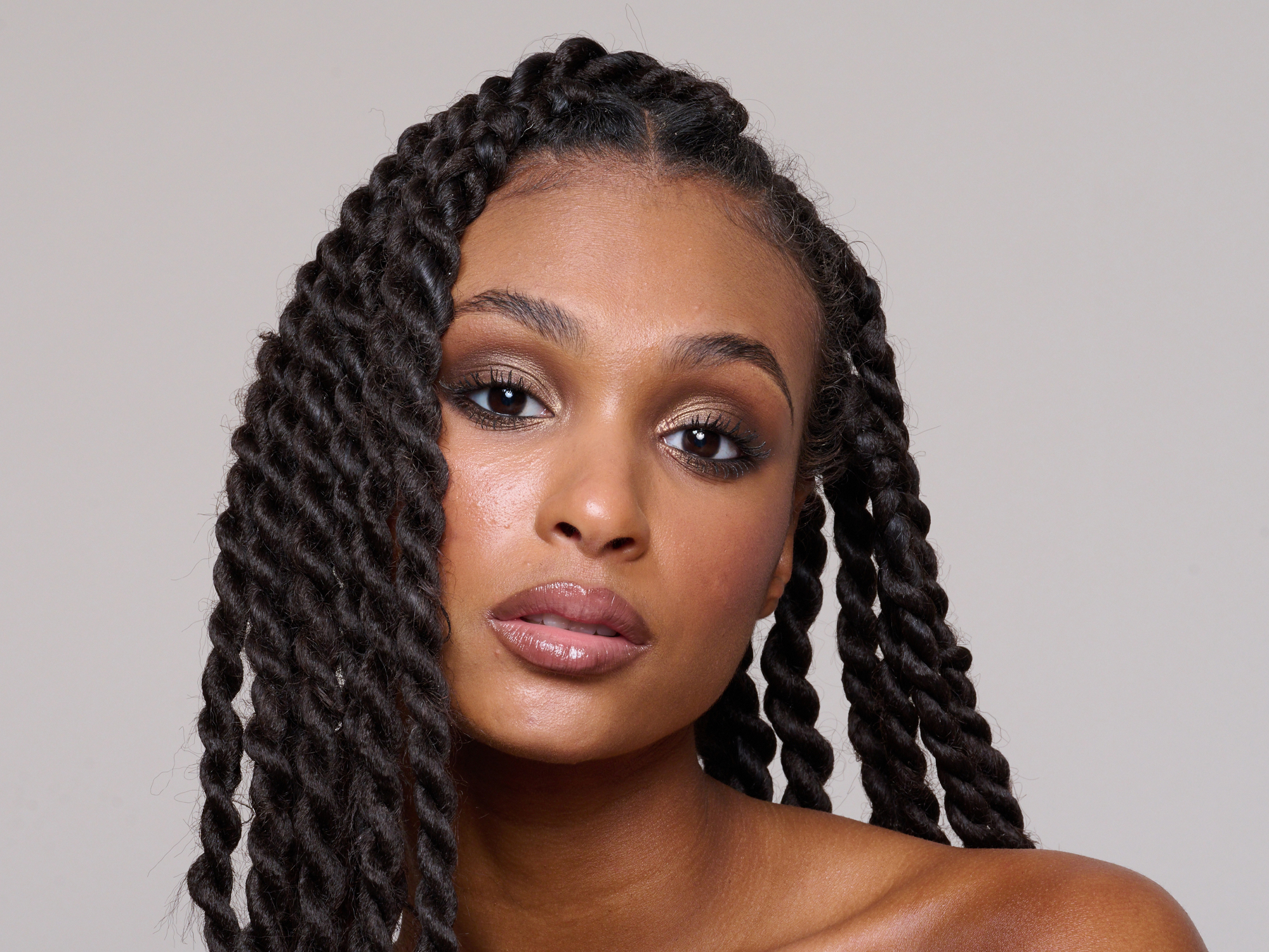 Model wearing Skyliner, Intensifying Lash Lover Mascara, Colour Wonder Lip & Cheek Balm Au Naturelle and Forever Eye Crayon in Walnut