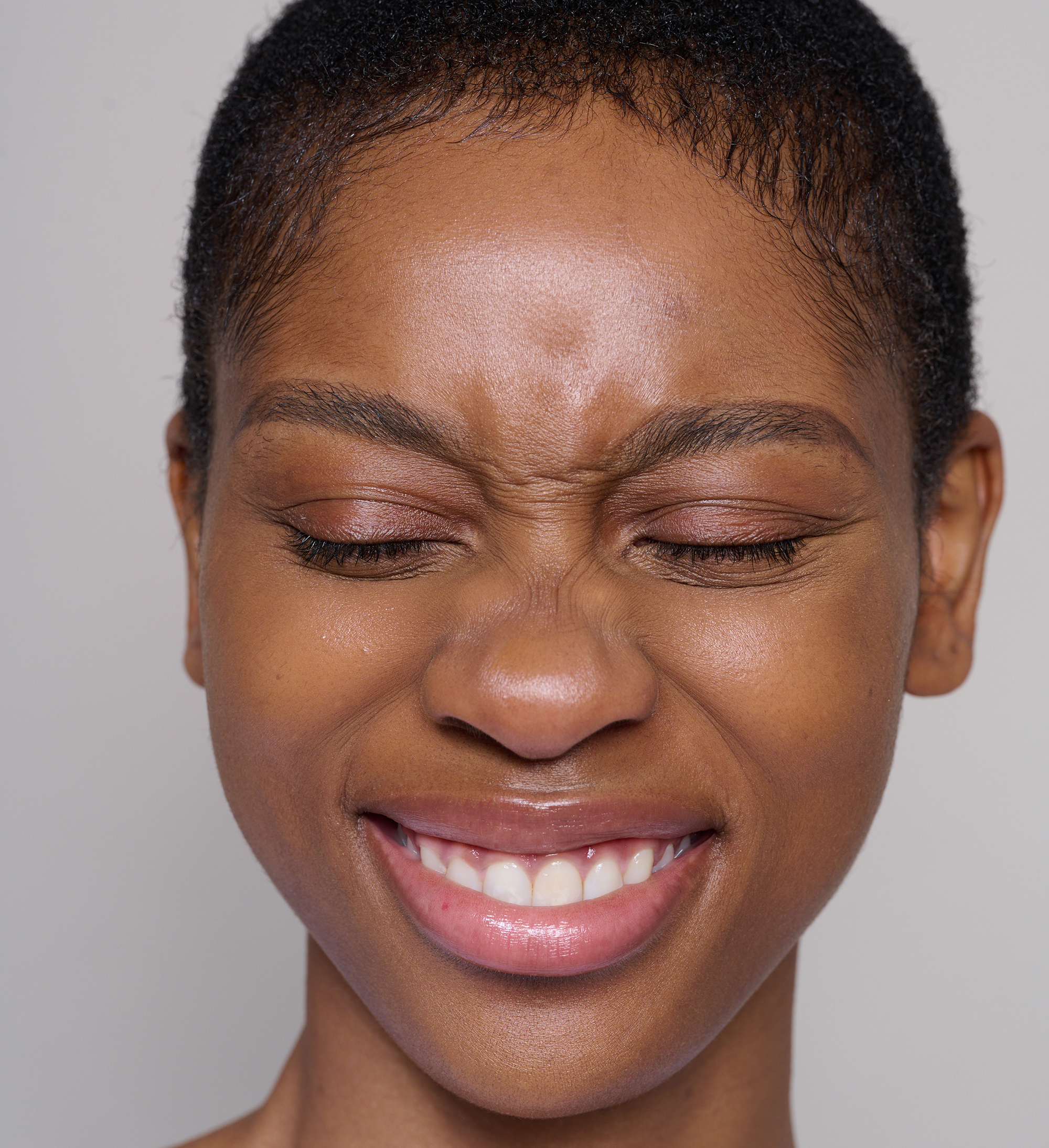 Model wearing Skin Loving BB Cream Radiantly Deep and Beautifying Brow Wand