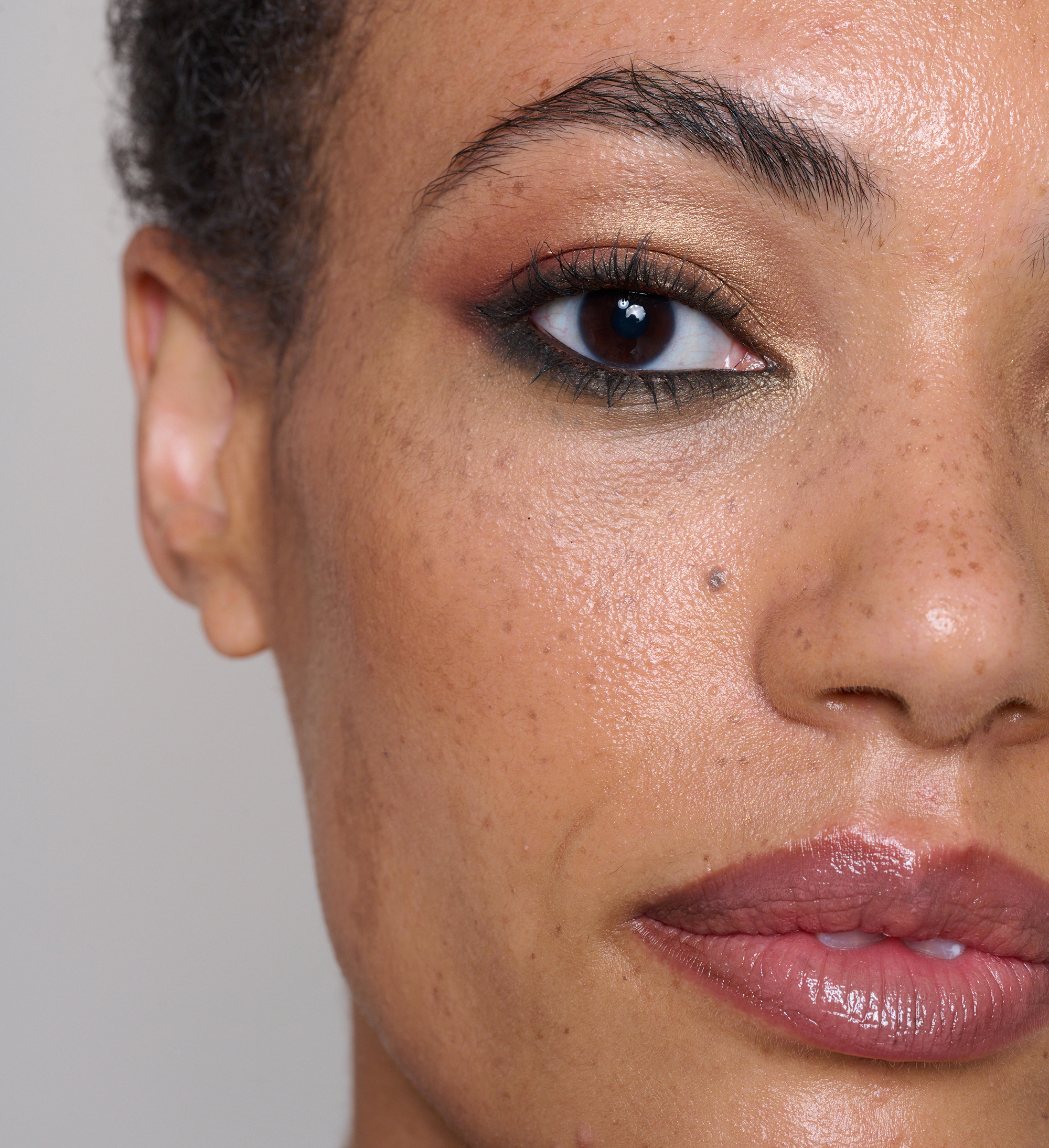 Model wearing Skin Secret Cream Tint, Finishing Brow Gel, Cosmos Earthly Beauty, Luscious Lip Sheen in Relish and Showstopping Lash Lover Mascara