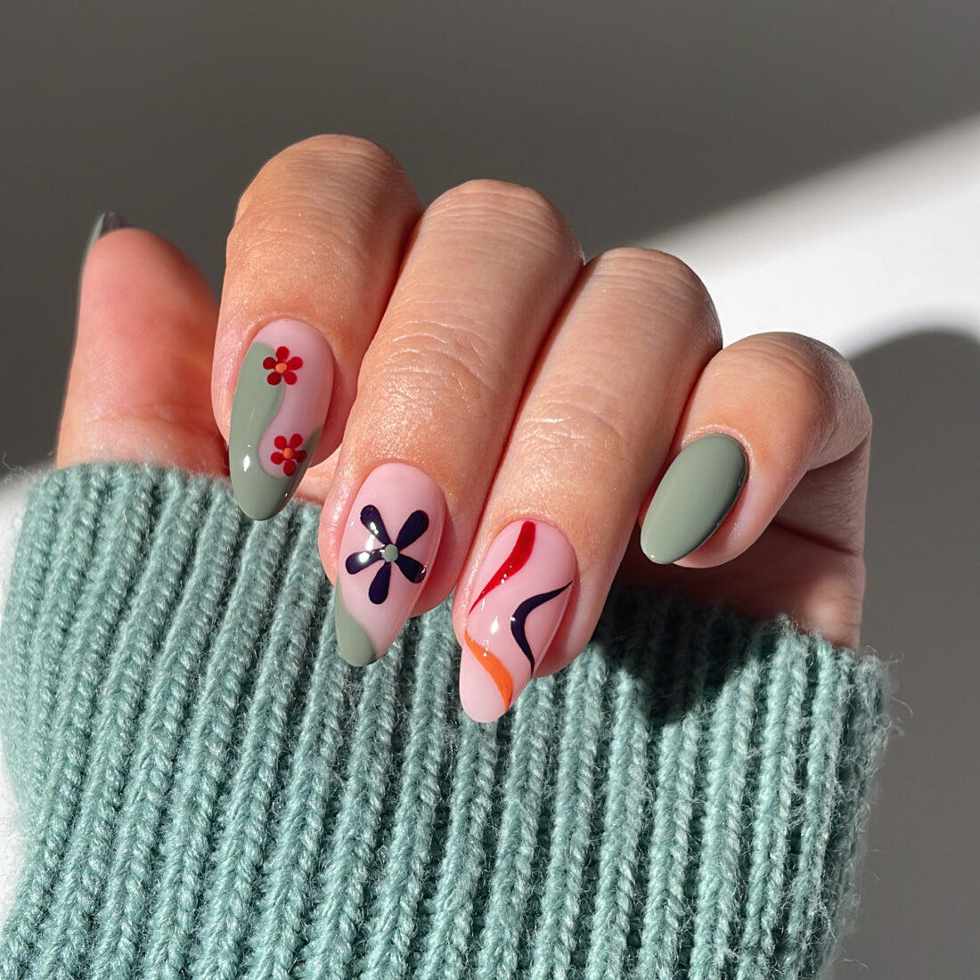 GROOVY NAILS - Mii Cosmetics