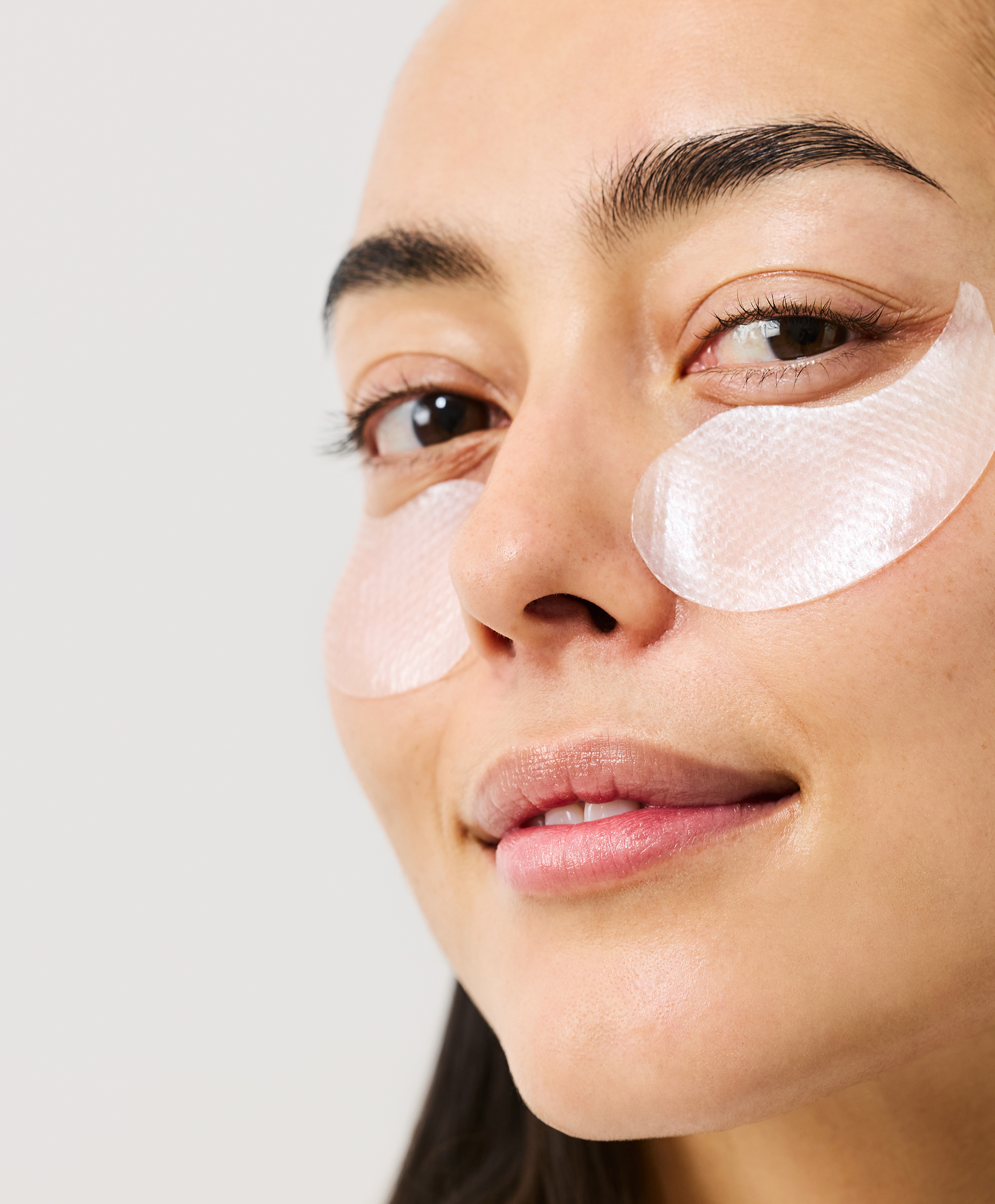 Model wearing Bright Eyed Firm + Smooth Hydrogel Mask
