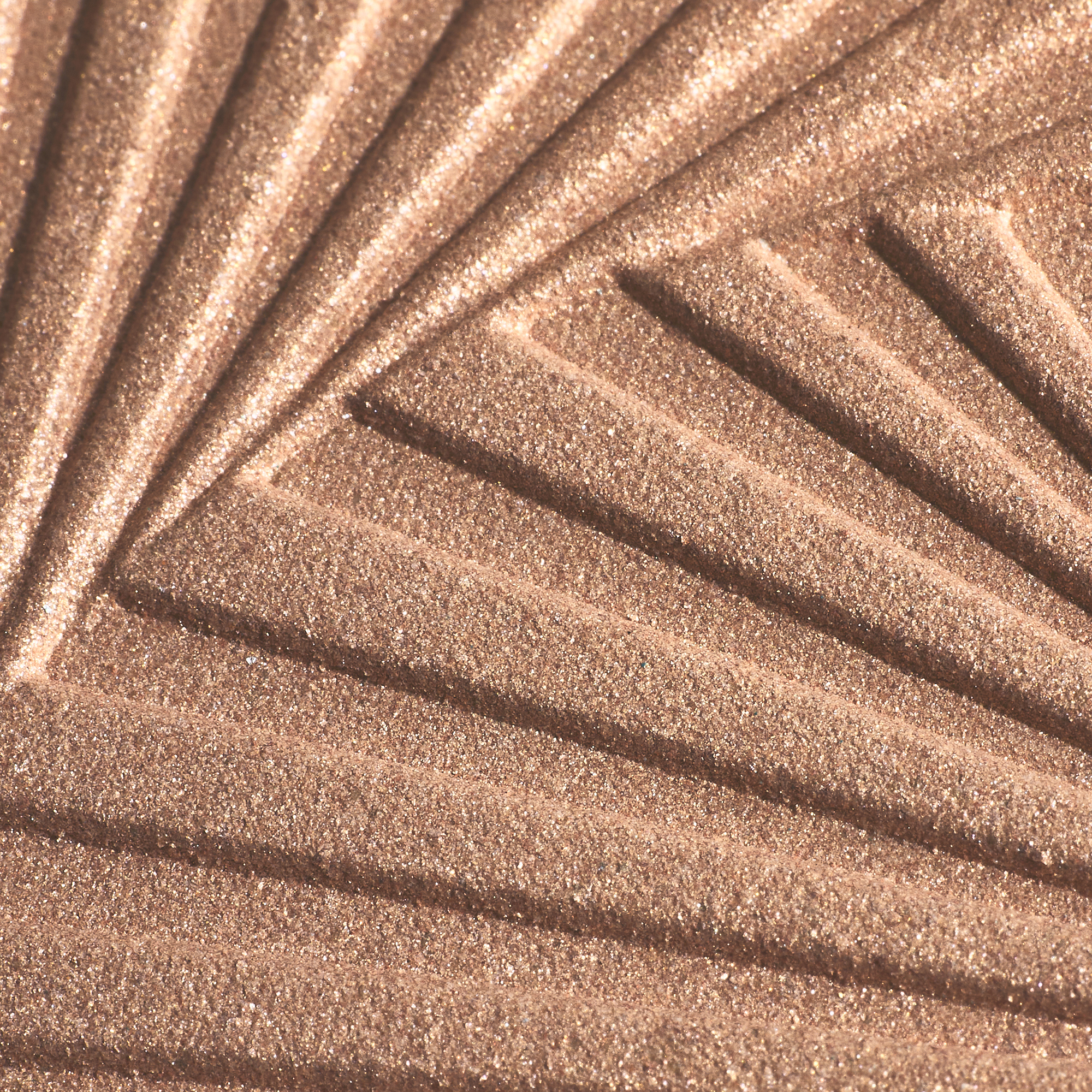 Close up of Light Loving Illuminator Highlight in shade Golden Goddess