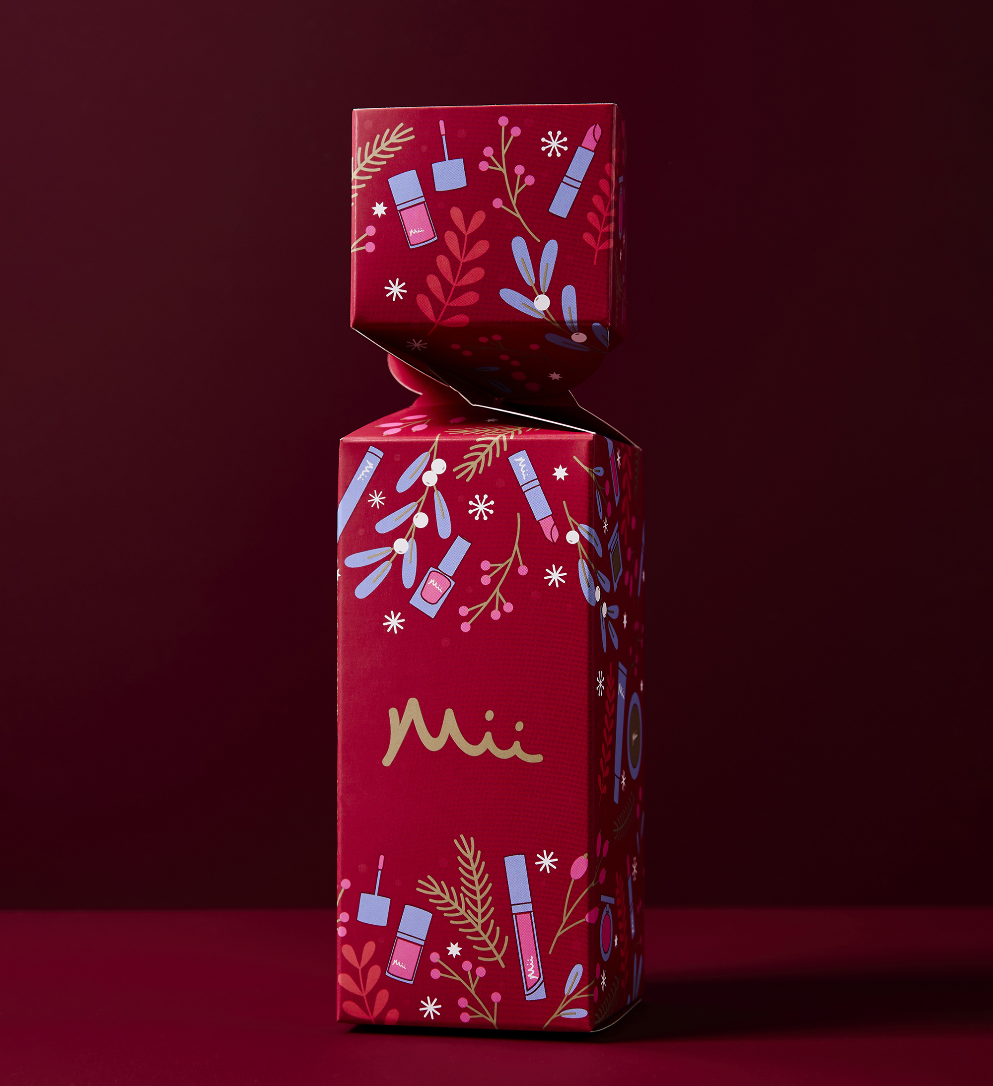 Packshot of Christmas Cracker in Cranberry