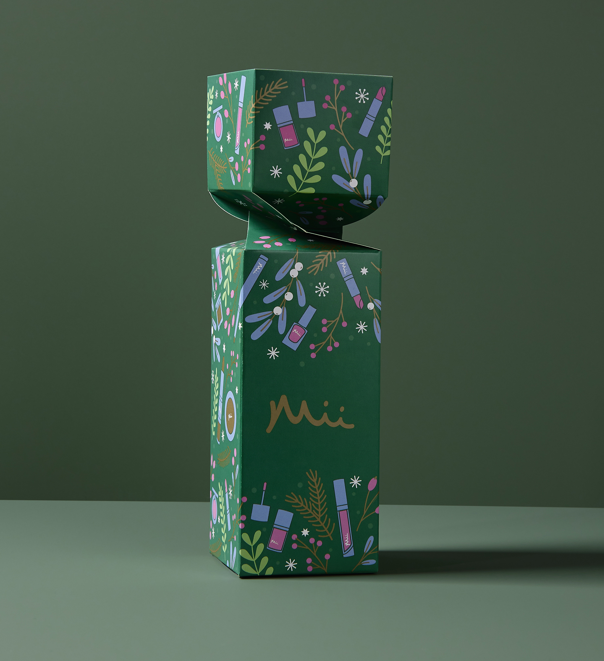 Packshot of Christmas Cracker in Green