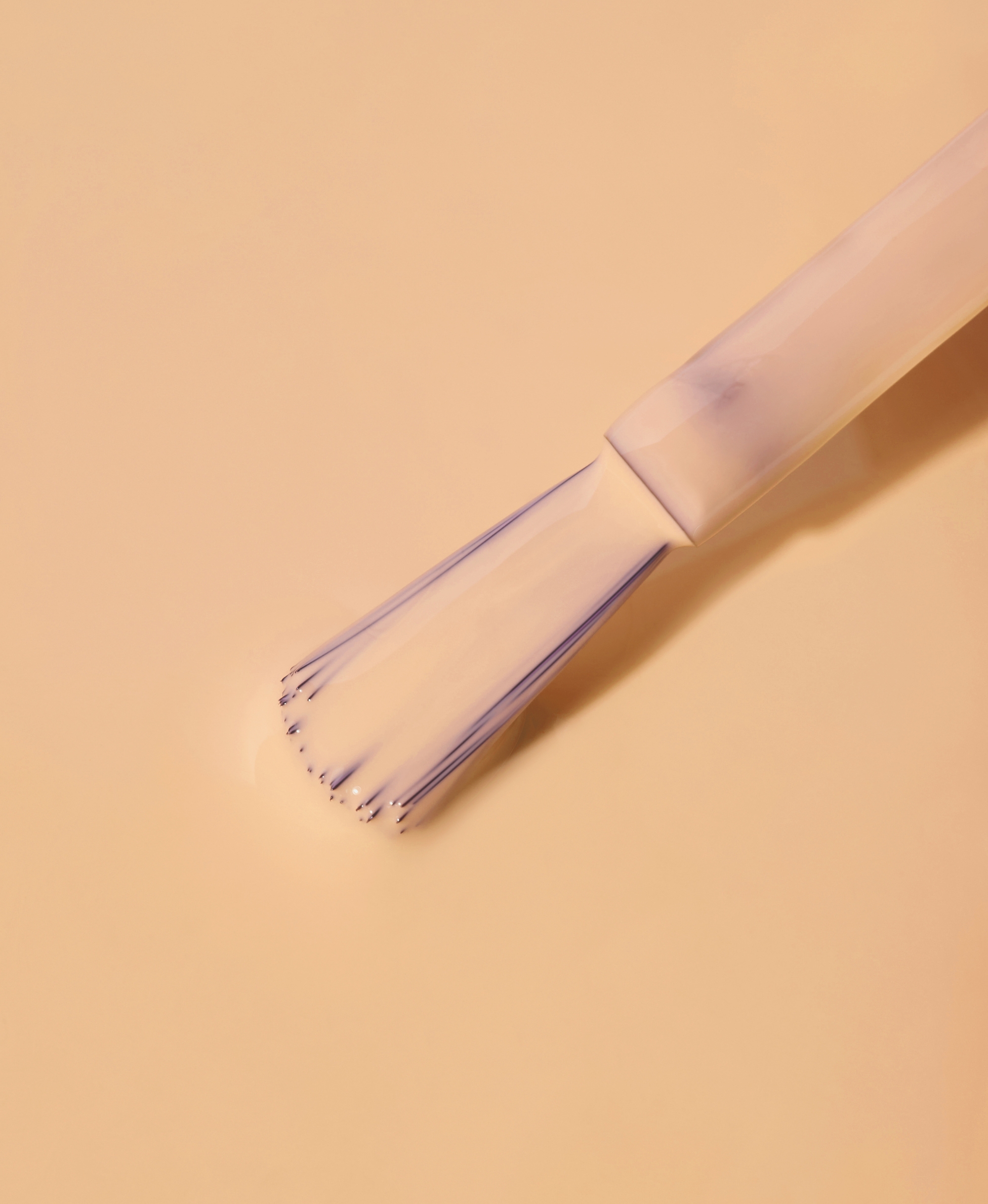 Peach Fizz Colour Confidence nail polish brush