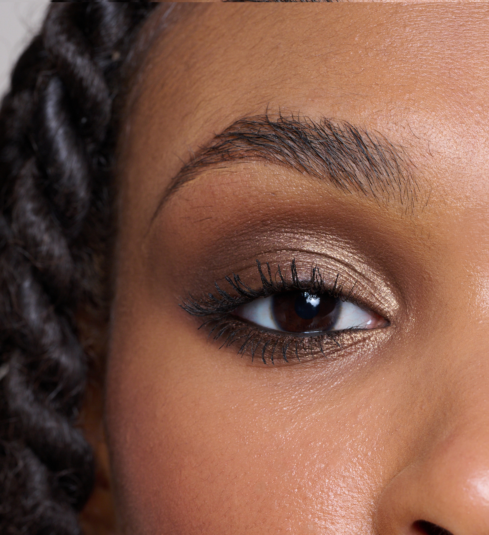 BBS4_FE06_SK01_CW1_IL01A_BPBR_BBCream04_ForeverEyeWalnut_Skyliner_CWAuNaturelle_Intensifying_BrowDetailer_Model