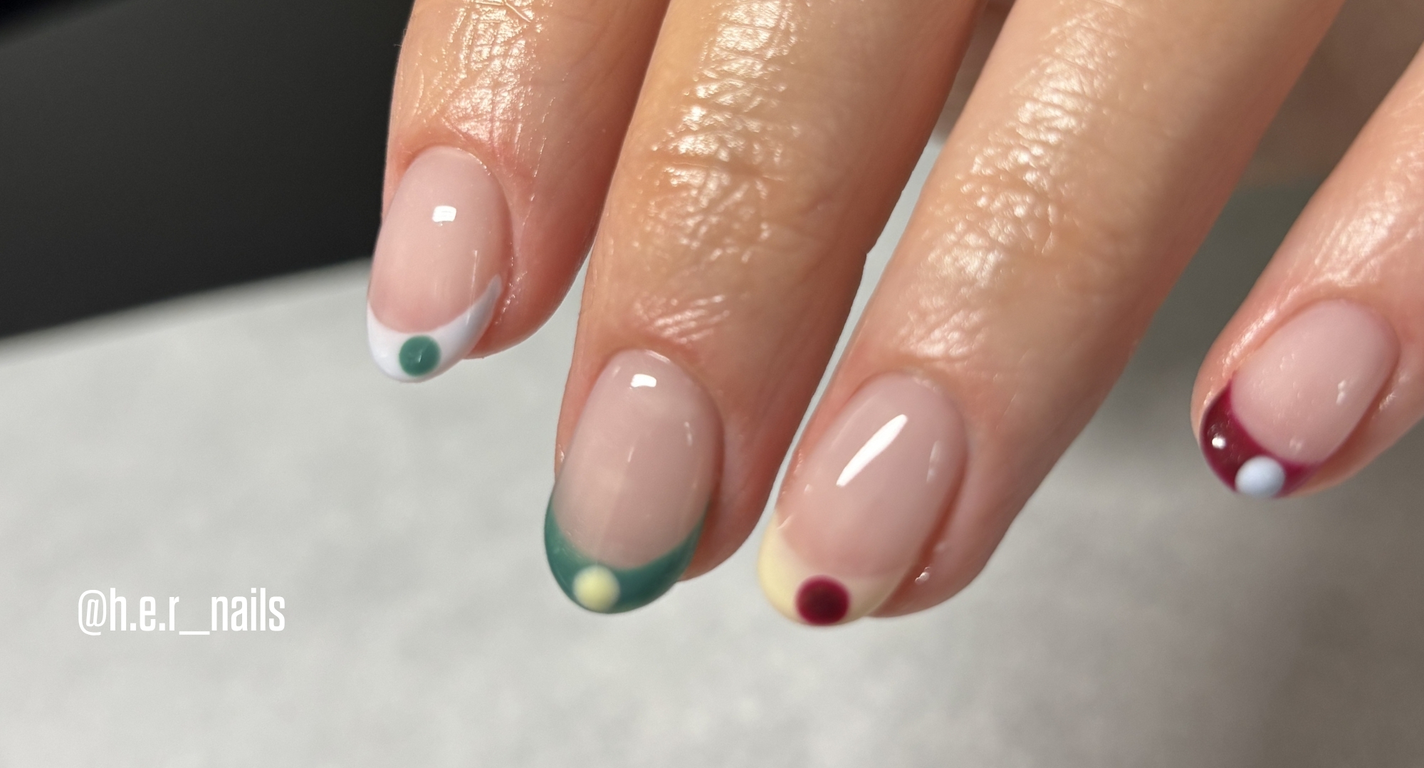 Minimalist Dot French Tip (8)