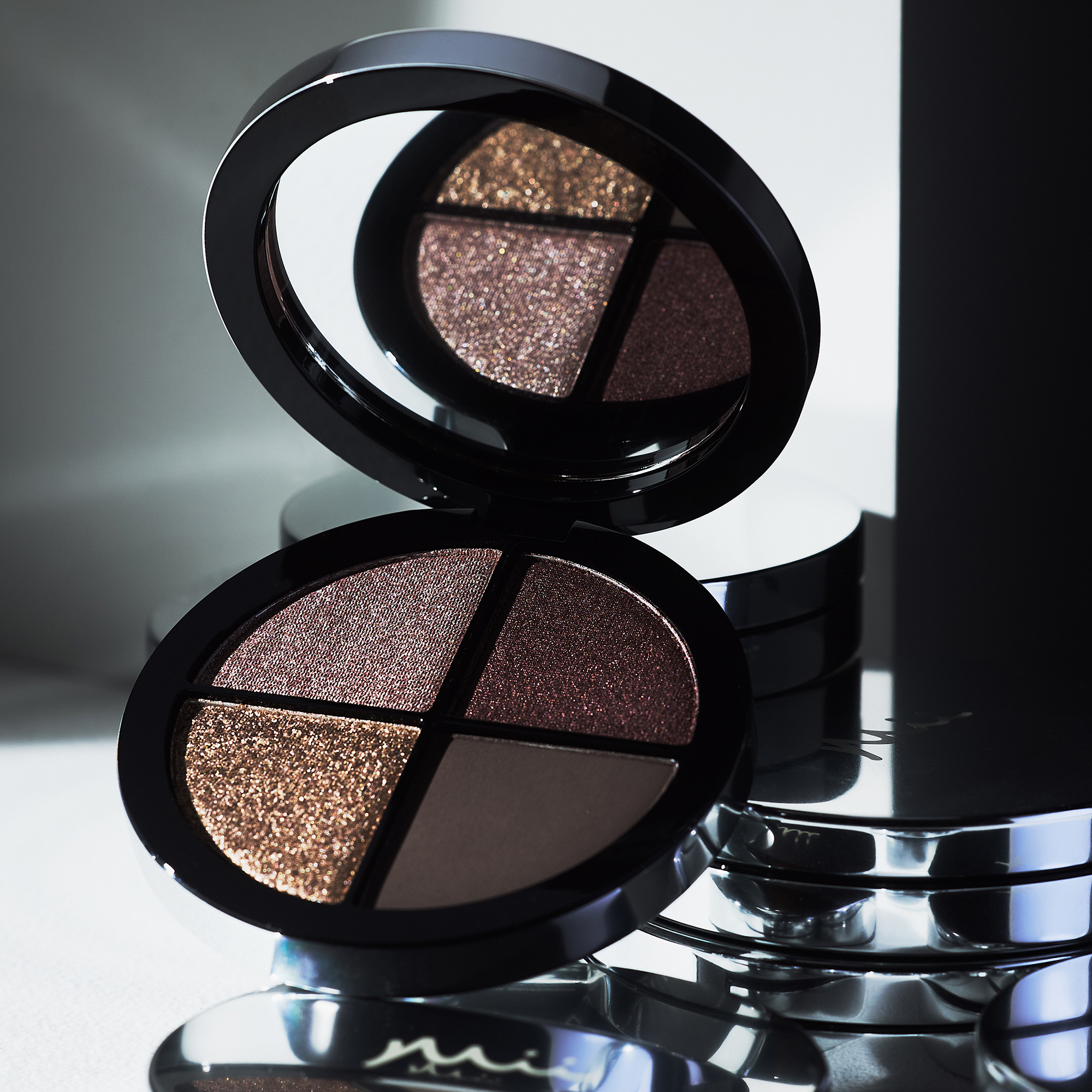 Shade Play Eyeshadow Pallete in Moonstone Mist opened