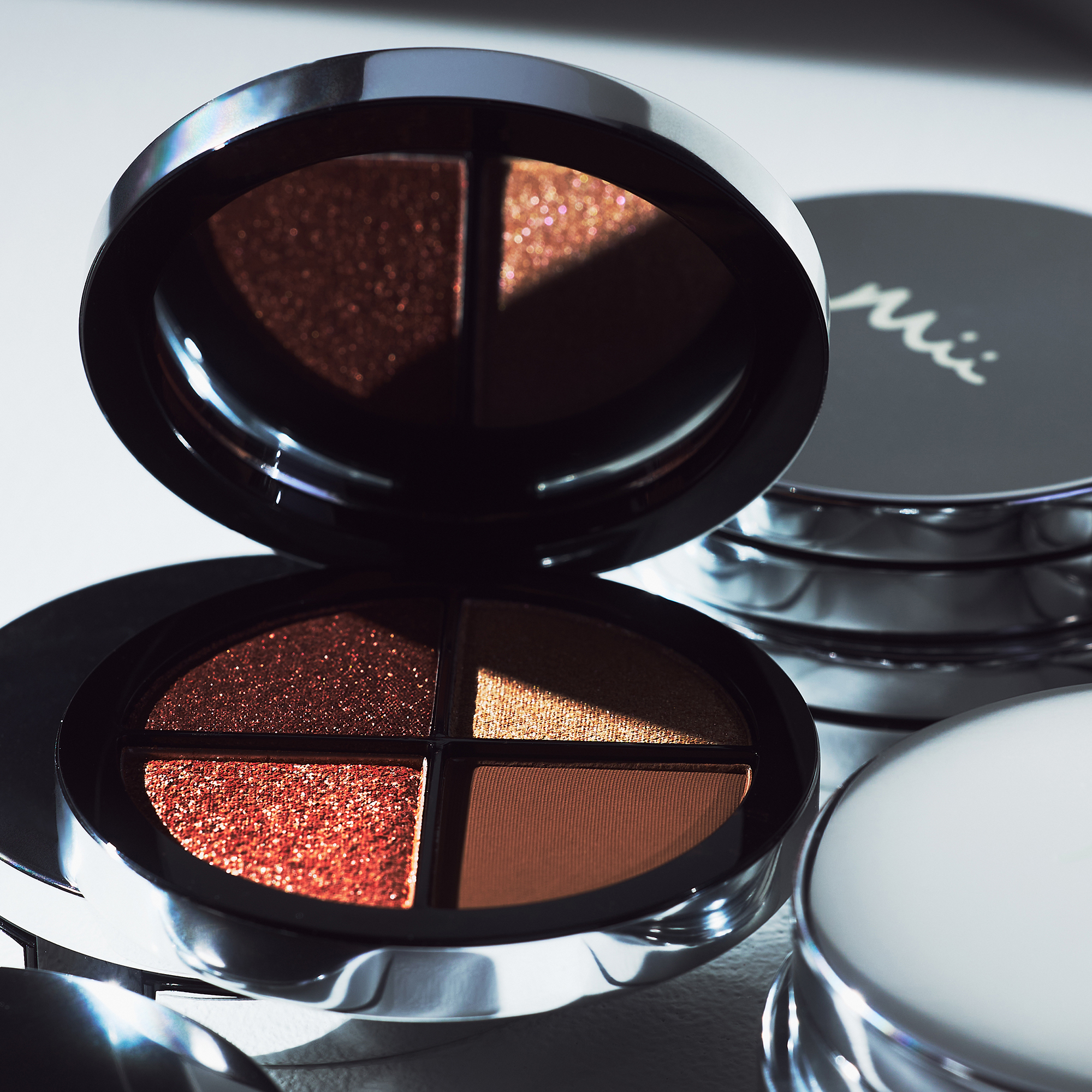 Shade Play Eyeshadow Pallete in Copper Quartz opened