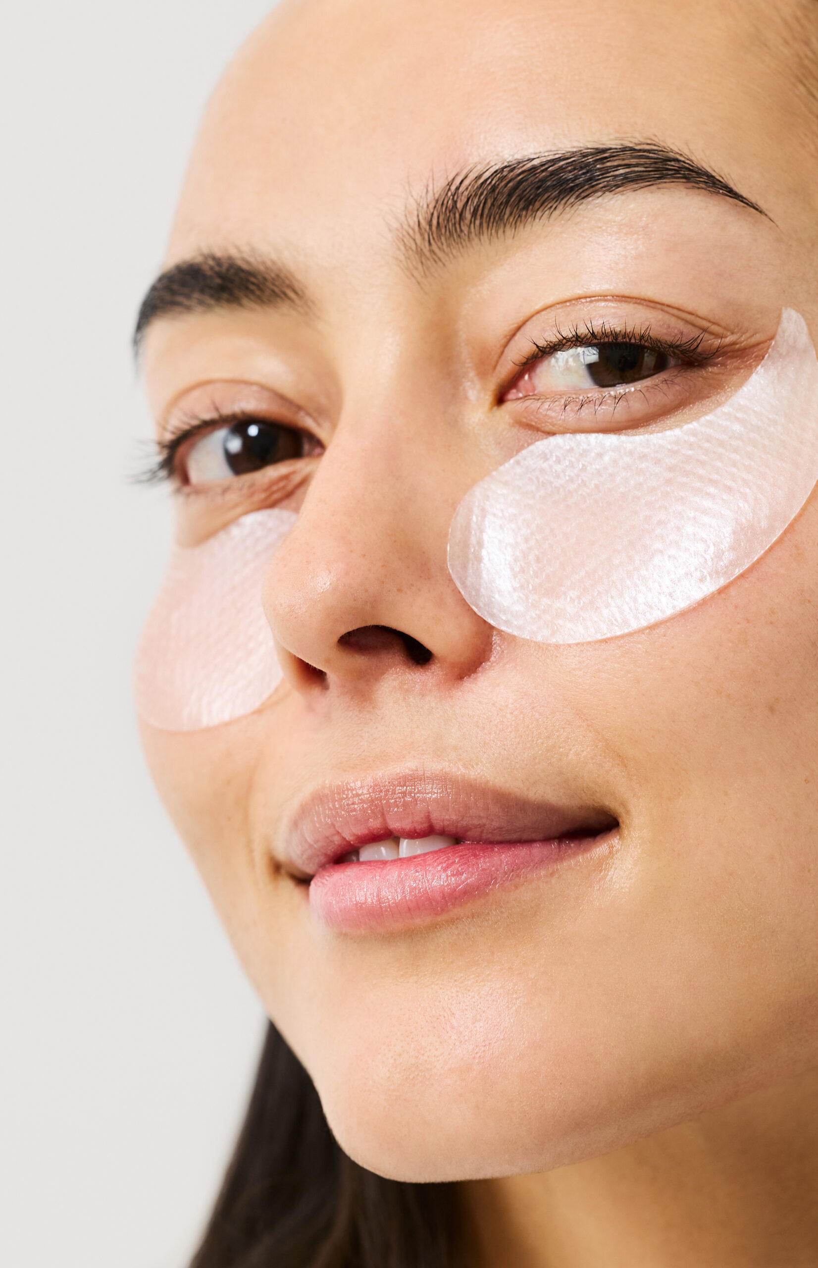 Model wearing hydrogel eye matches